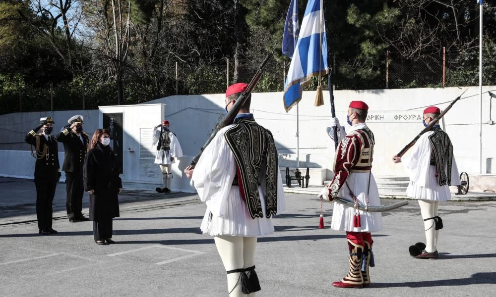 ΠτΔ: Οι εύζωνες αποτελούν θεματοφύλακες της εθνικής μας μνήμης